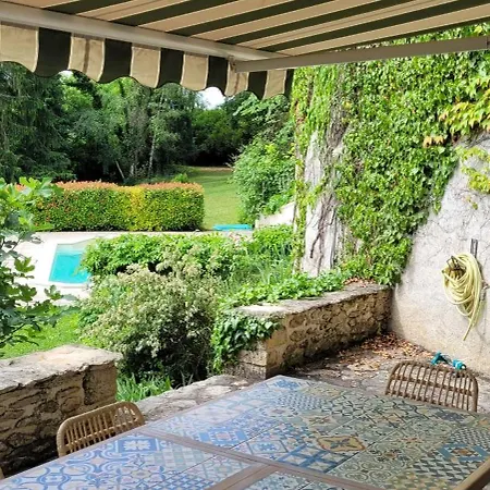 'le Roc' Pour 11, Jardin Et Piscine Holiday home *