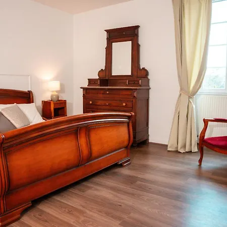 Holiday home 'le Roc' Pour 11, Jardin Et Piscine Thonac