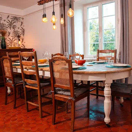 'le Roc' Pour 11, Jardin Et Piscine Holiday home *